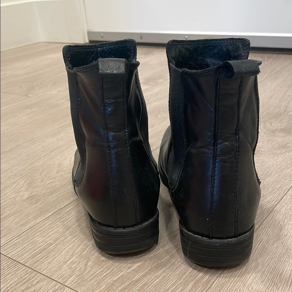 Browns Shoes Black Ankle Boots with Elastic Panels and Pull Tabs - Picture 4 of 7